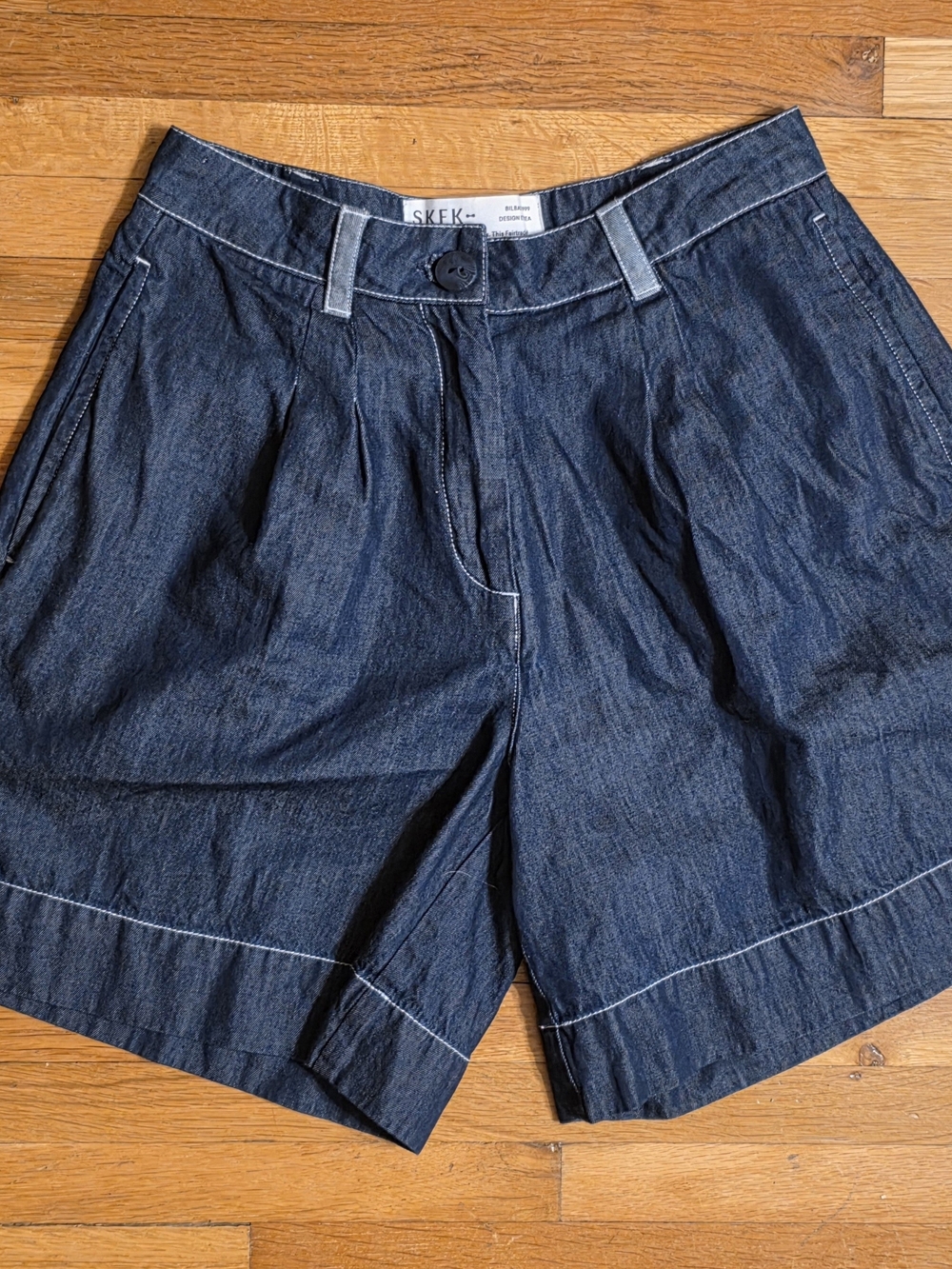 SKFK Naroa Bermuda shorts Size 4 Dark Denim Soft High-Waist Pleated Sustainable